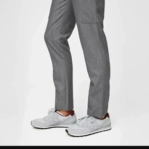 Figs Scrub Set Yola™ Skinny Scrub Pants 2.0 grey And Catrina Three Pocket Top - Picture 3 of 15